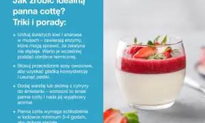 Idealna panna cotta w szklance, udekorowana musem truskawkowym i świeżymi owocami.