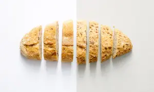 Pokrojony chleb, idealny do pieczenia w temperaturze 200 stopni Celsjusza.